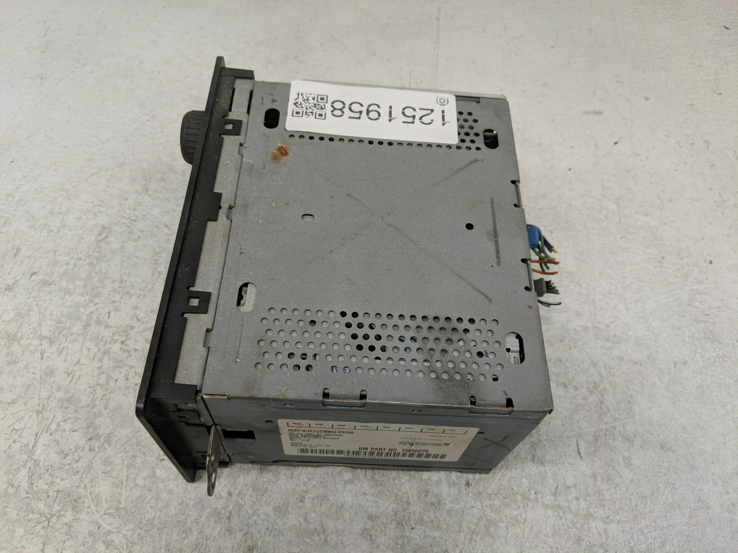 2005 Aftermarket Gmc Radio AM FM Cd Player Receiver Replacement P/N:15850275 Fits OEM Used Auto Parts - Oemusedautoparts1.co