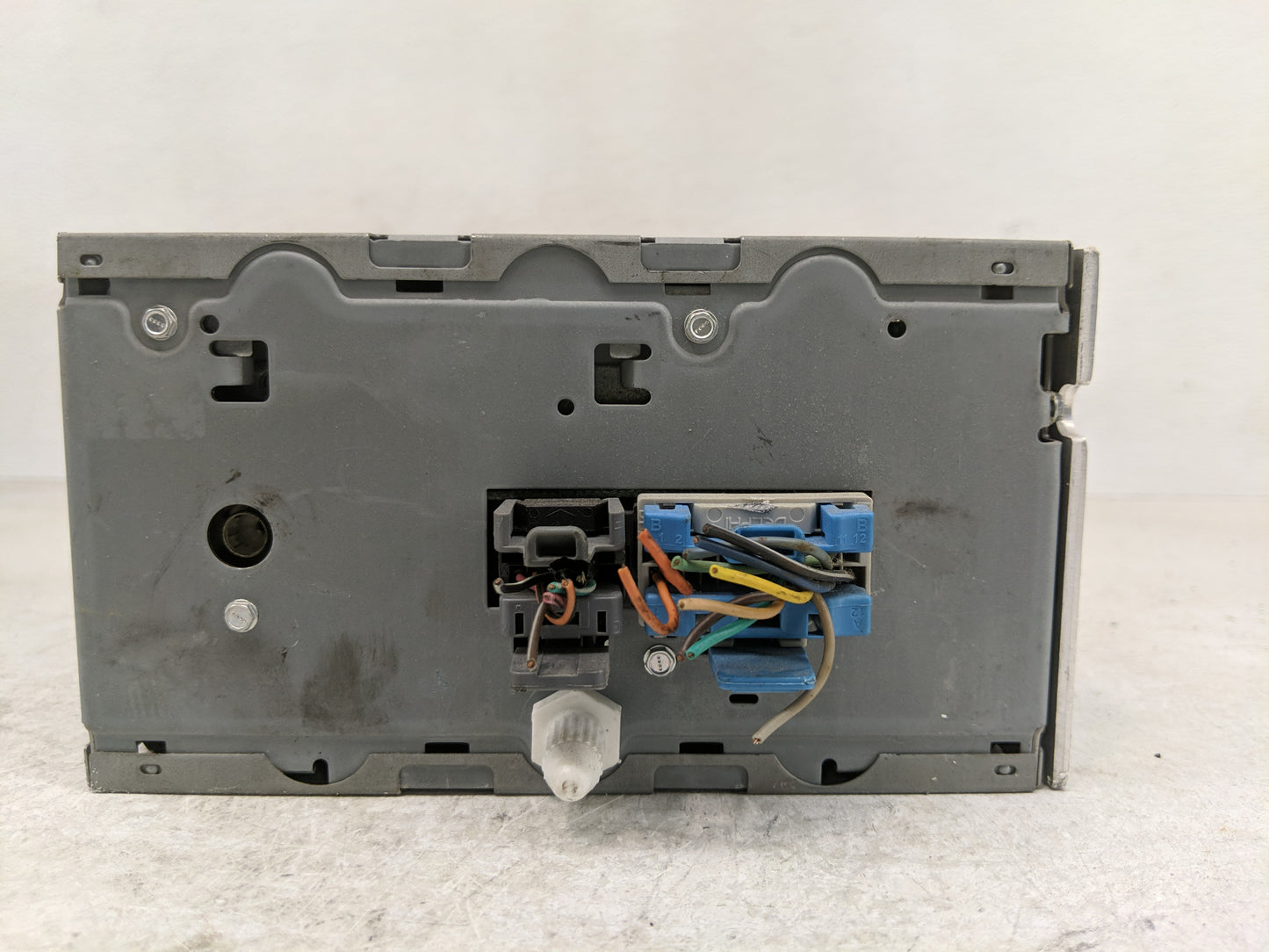 2005 Aftermarket Gmc Radio AM FM Cd Player Receiver Replacement P/N:15850275 Fits OEM Used Auto Parts - Oemusedautoparts1.co