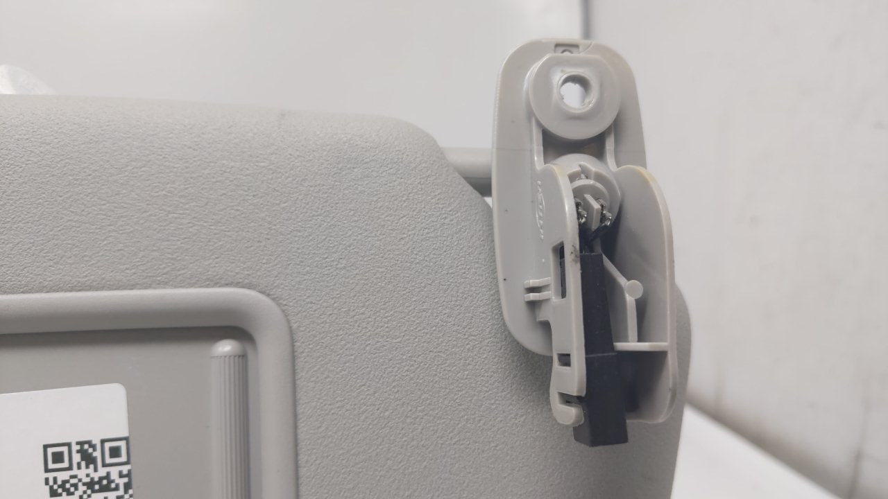 2005 Audi A3 Sun Visor Shade Replacement Passenger Right Mirror Fits OEM Used Auto Parts - Oemusedautoparts1.com