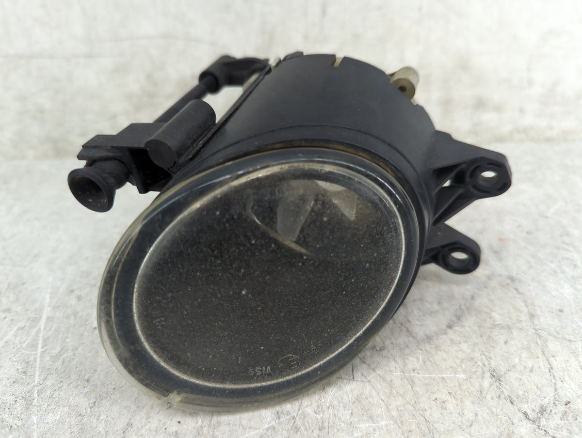 2002-2005 Audi A4 Passenger Right Oem Fog Light Lamp Black - Oemusedautoparts1.com