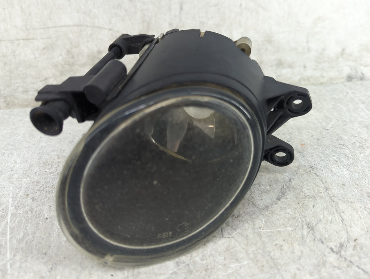 2002-2005 Audi A4 Passenger Right Oem Fog Light Lamp Black - Oemusedautoparts1.com