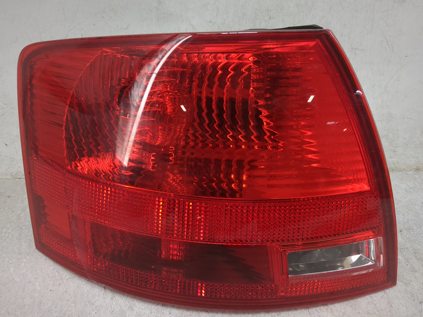 2005-2008 Audi A4 Tail Light Assembly Driver Left OEM P/N:7480-13 484 003, 8E9 945 095 F Fits Fits 2005 2006 2007 2008 OEM U