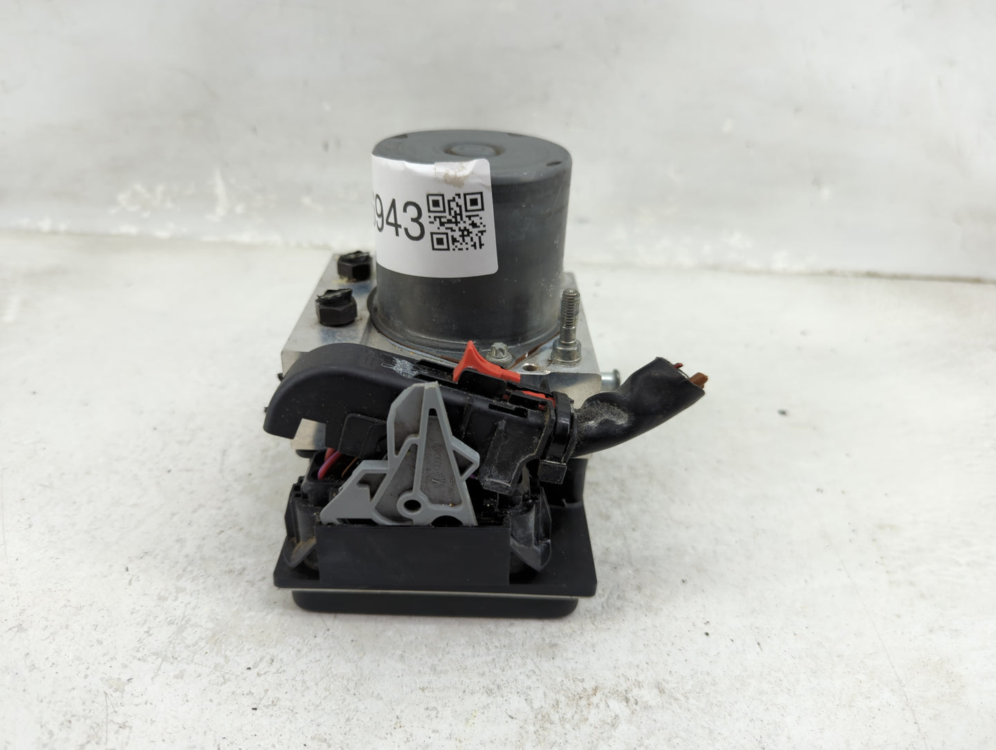 2005 Audi A4 ABS Pump Control Module Replacement P/N:8E0 910 517 Fits OEM Used Auto Parts - Oemusedautoparts1.com