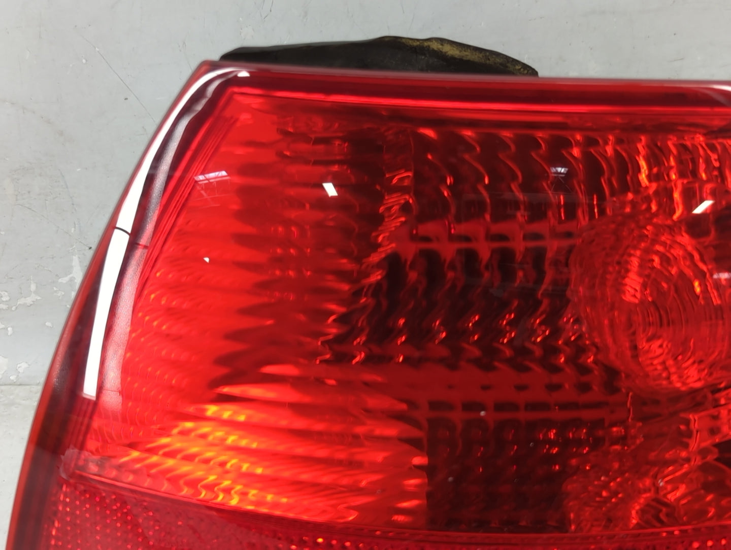 2005-2008 Audi A4 Tail Light Assembly Passenger Right OEM P/N:8E9 945 096 F Fits Fits 2005 2006 2007 2008 OEM Used Auto Part