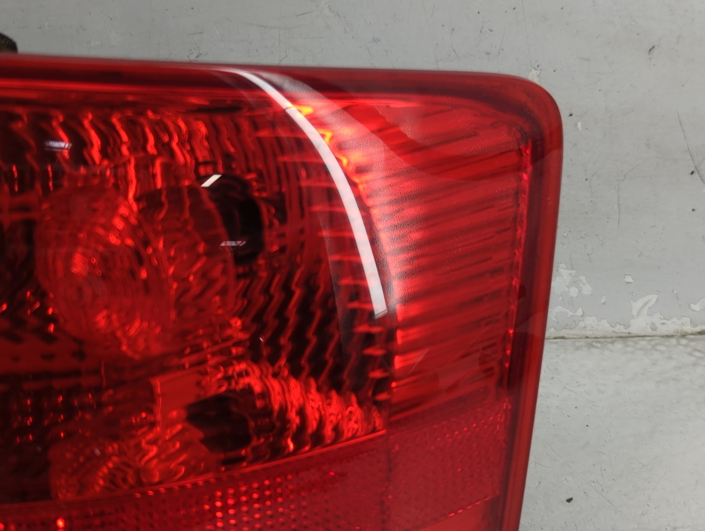 2005-2008 Audi A4 Tail Light Assembly Passenger Right OEM P/N:8E9 945 096 F Fits Fits 2005 2006 2007 2008 OEM Used Auto Part