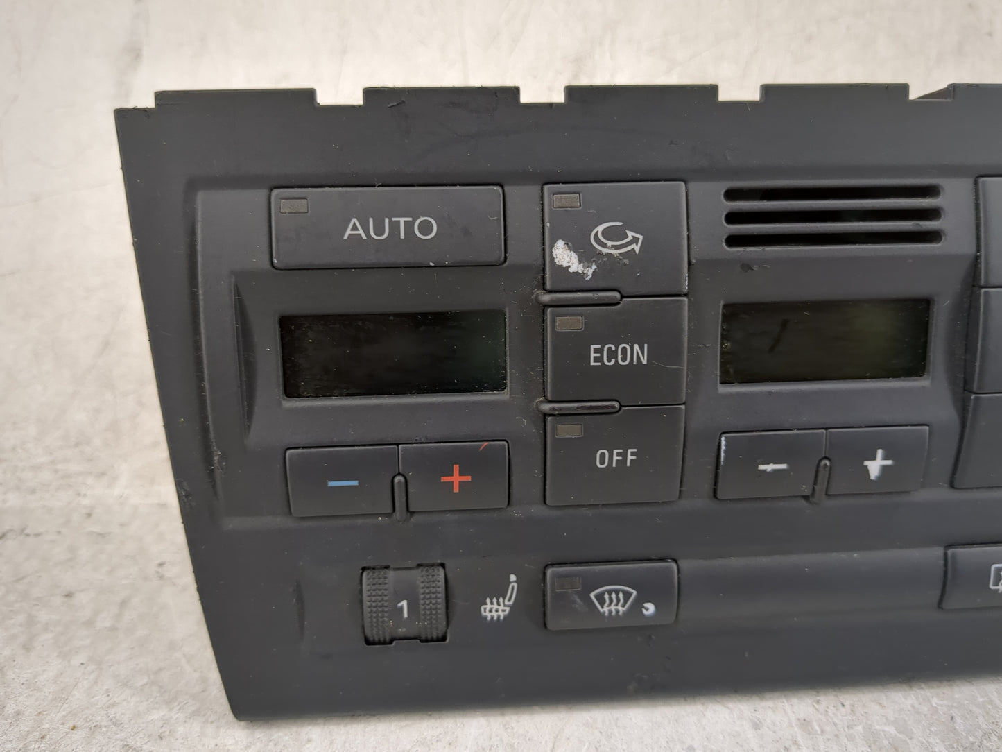 2002-2005 Audi A4 Climate Control Module Temperature AC/Heater Replacement P/N:8E0 820 043 AD 8E0 820 043 AM Fits OEM Used A