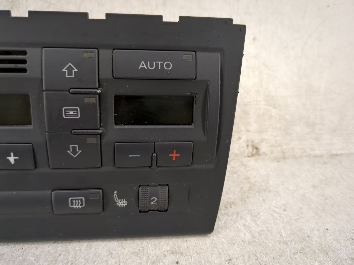 2002-2005 Audi A4 Climate Control Module Temperature AC/Heater Replacement P/N:8E0 820 043 AD 8E0 820 043 AM Fits OEM Used A