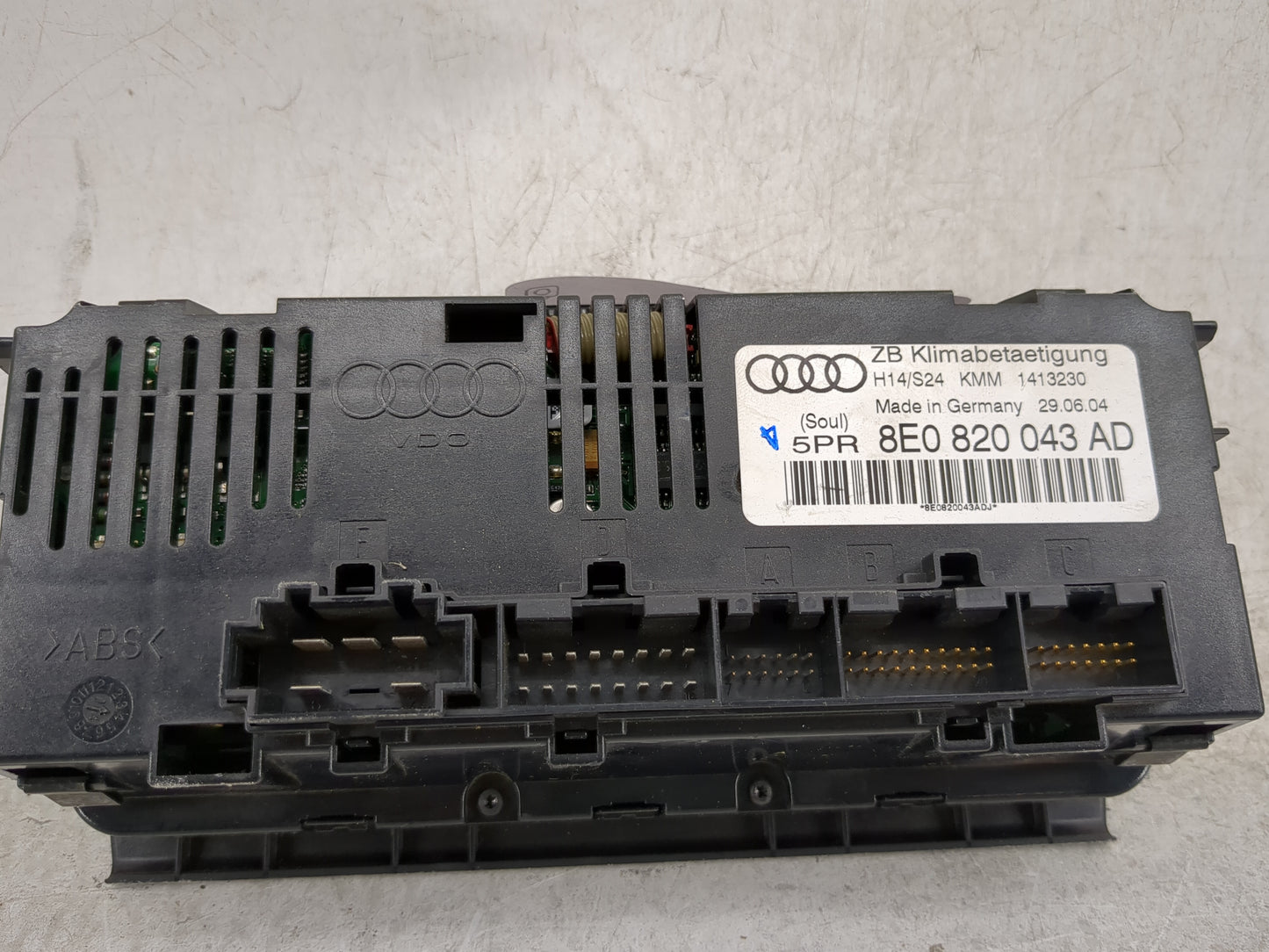 2002-2005 Audi A4 Climate Control Module Temperature AC/Heater Replacement P/N:8E0 820 043 AD 8E0 820 043 AM Fits OEM Used A