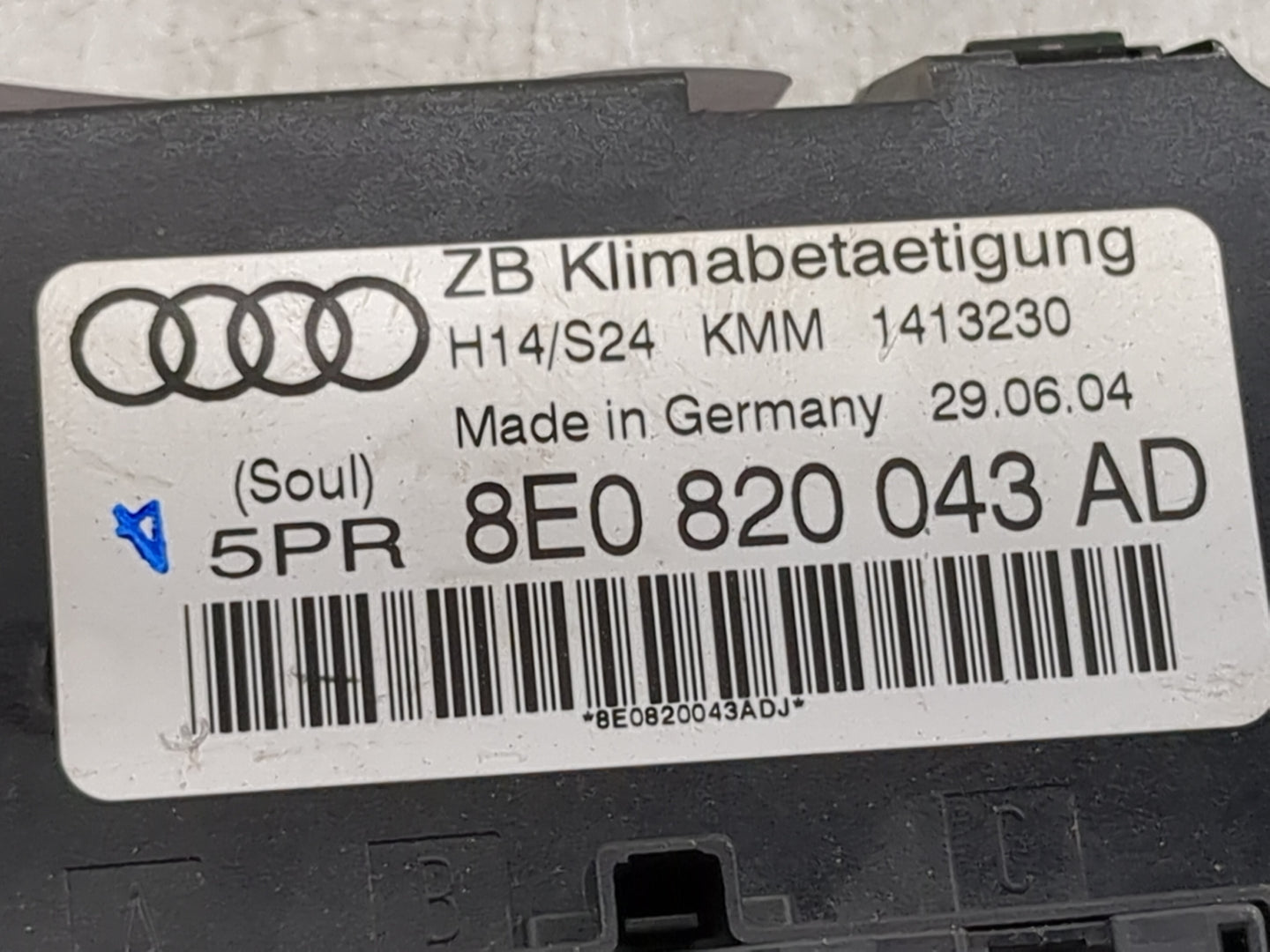 2002-2005 Audi A4 Climate Control Module Temperature AC/Heater Replacement P/N:8E0 820 043 AD 8E0 820 043 AM Fits OEM Used A