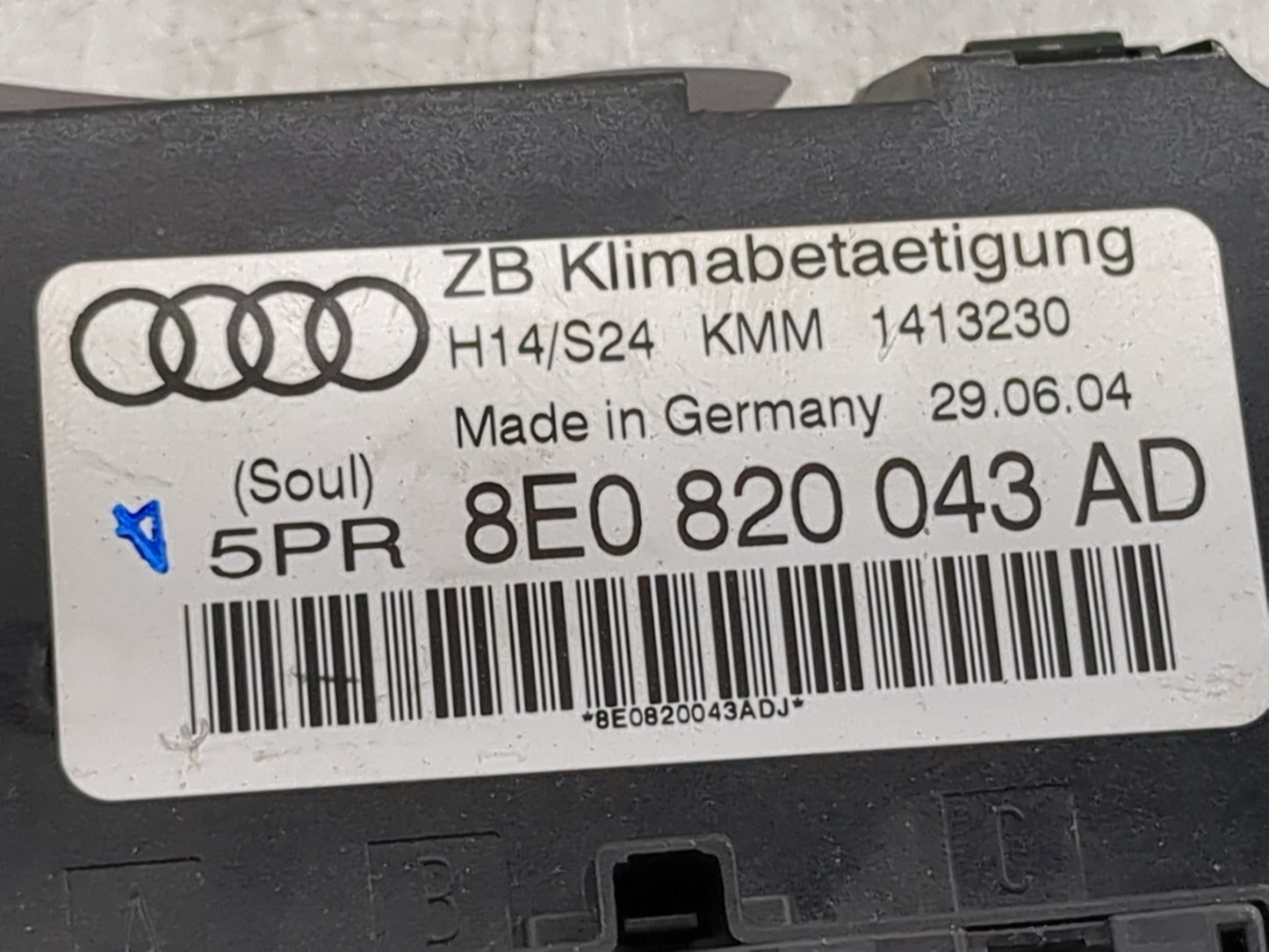 2002-2005 Audi A4 Climate Control Module Temperature AC/Heater Replacement P/N:8E0 820 043 AD 8E0 820 043 AM Fits OEM Used A