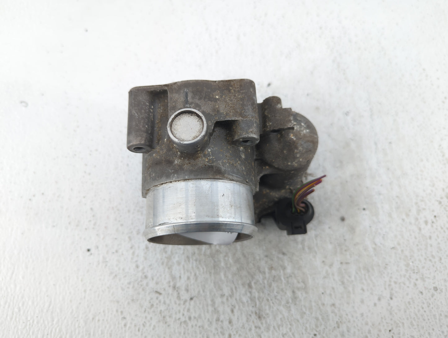 2000-2006 Audi A4 Throttle Body P/N:06B 133 062 M Fits Fits 1999 2000 2001 2002 2003 2004 2005 2006 OEM Used Auto Parts - Oe