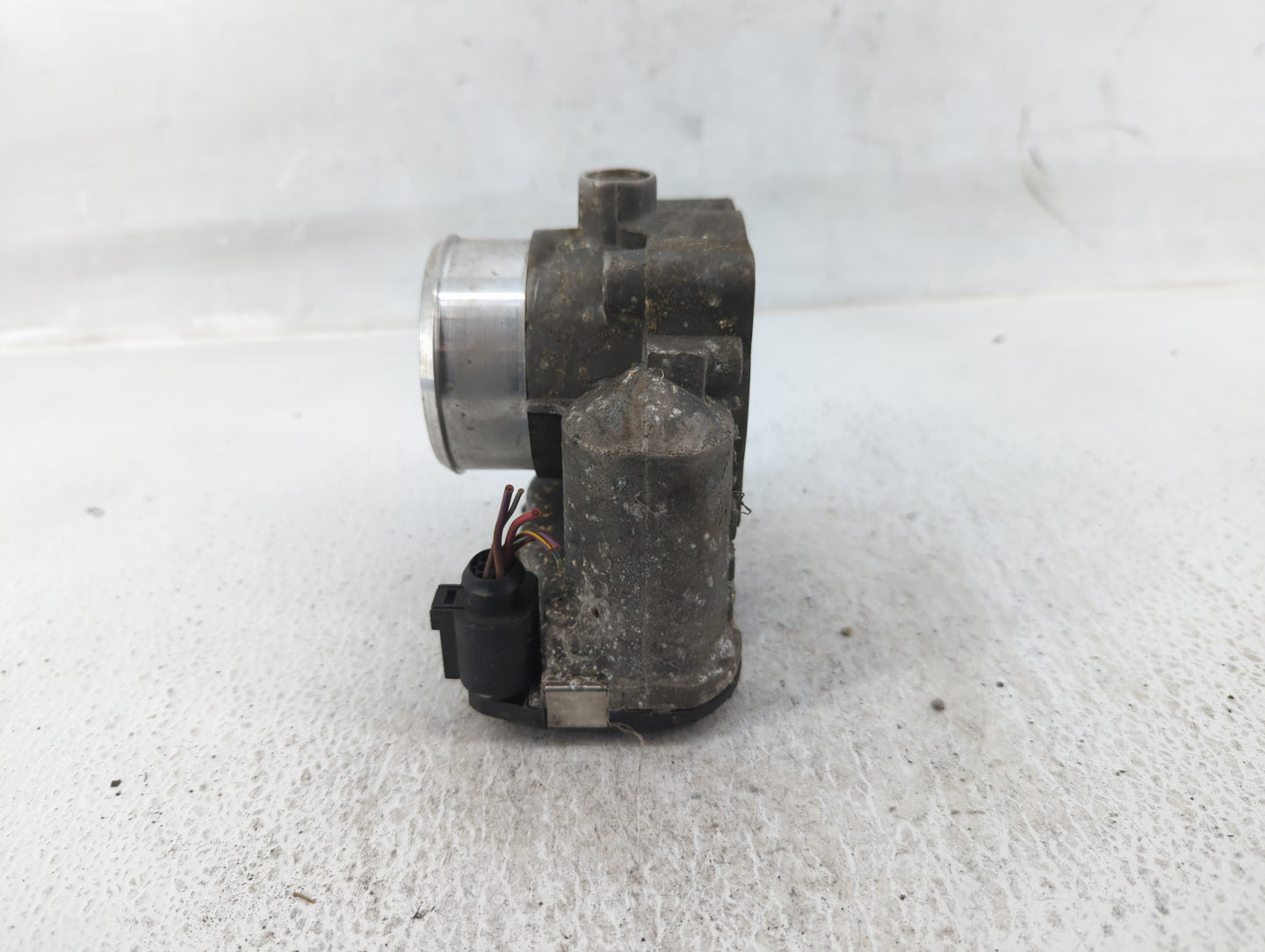 2000-2006 Audi A4 Throttle Body P/N:06B 133 062 M Fits Fits 1999 2000 2001 2002 2003 2004 2005 2006 OEM Used Auto Parts - Oe