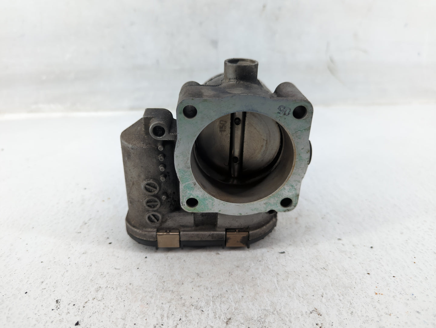 2000-2006 Audi A4 Throttle Body P/N:06B 133 062 M Fits Fits 1999 2000 2001 2002 2003 2004 2005 2006 OEM Used Auto Parts - Oe