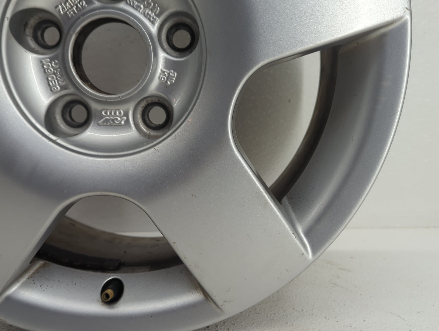 2002-2005 Audi A4 Oem Wheel Rim 855858 - Oemusedautoparts1.com