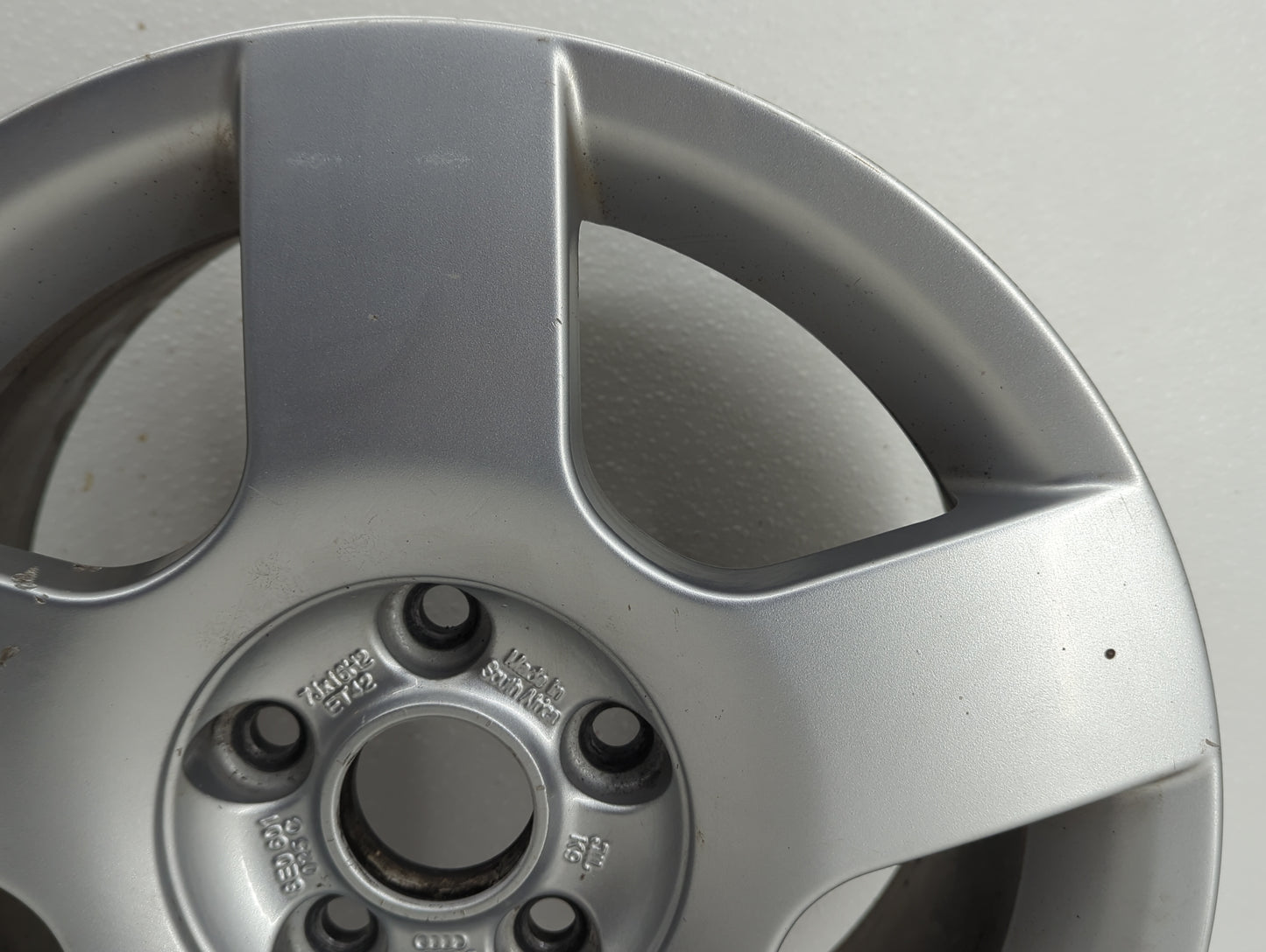 2002-2005 Audi A4 Oem Wheel Rim 855858 - Oemusedautoparts1.com