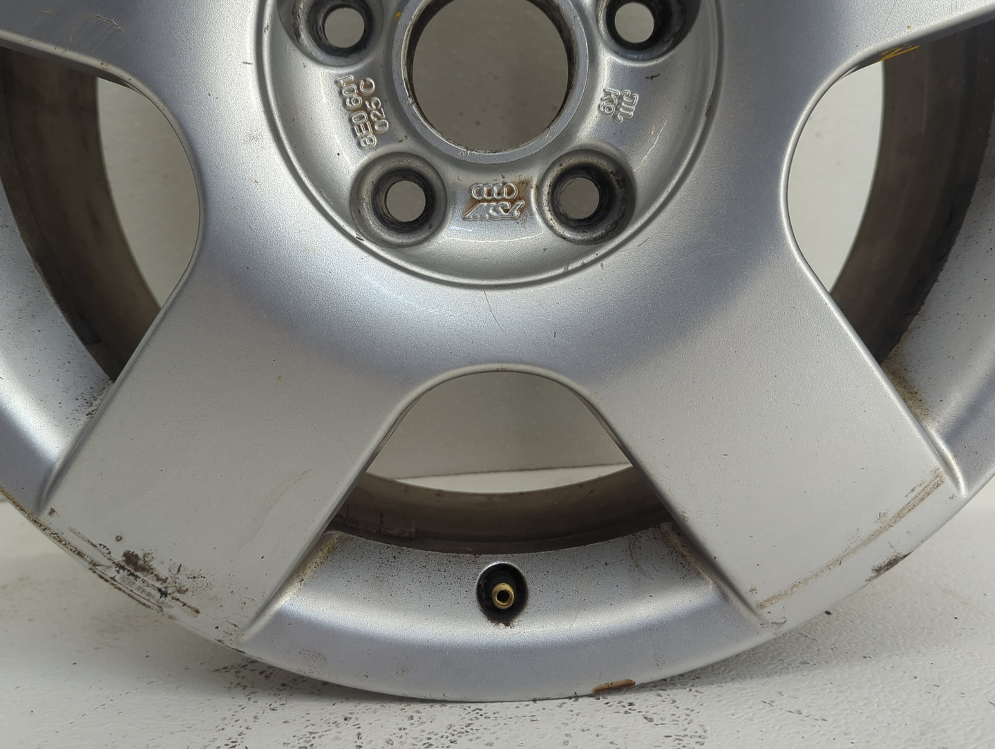 2002-2005 Audi A4 Oem Wheel Rim Silver - Oemusedautoparts1.com