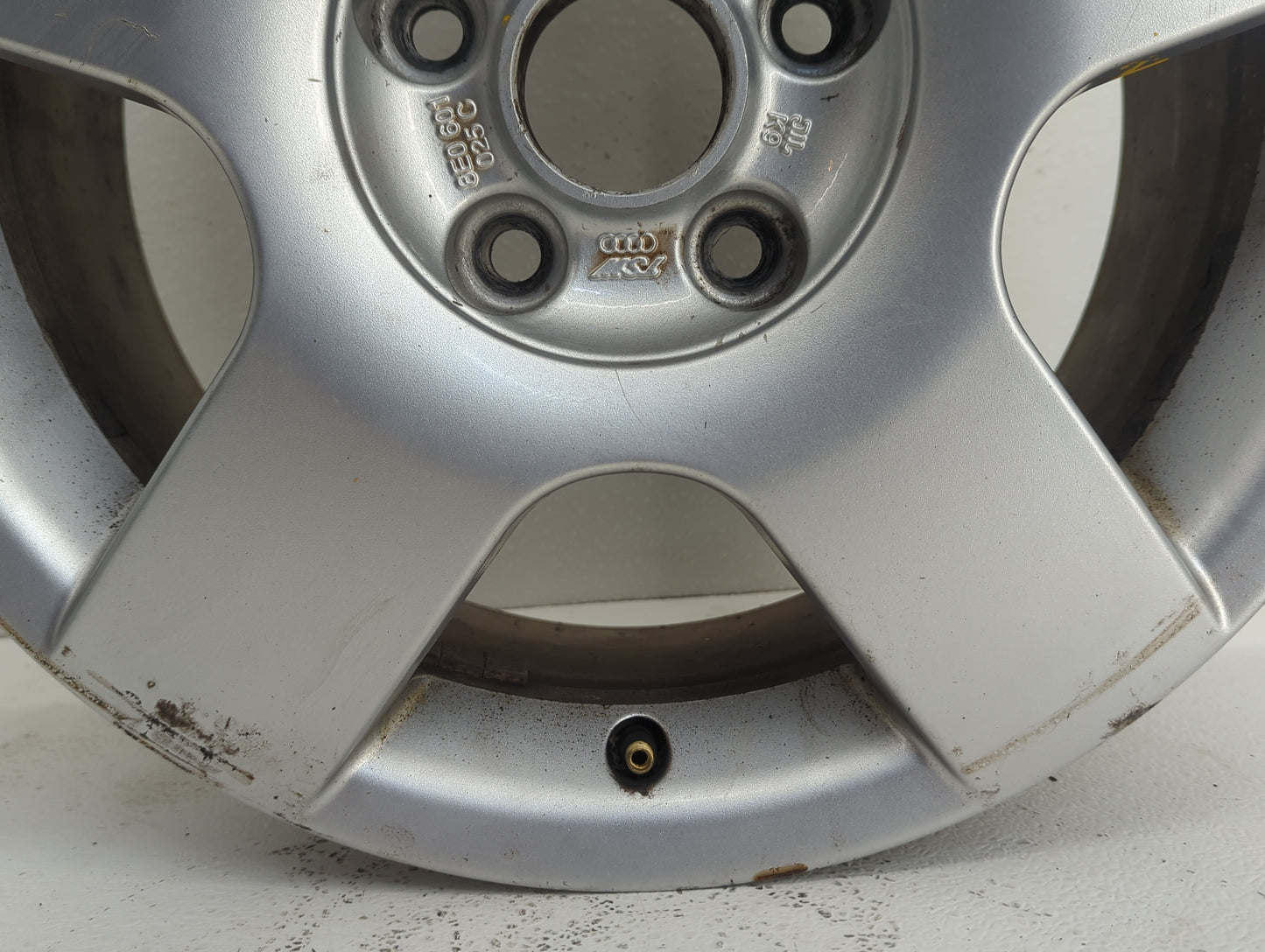 2002-2005 Audi A4 Oem Wheel Rim Silver - Oemusedautoparts1.com