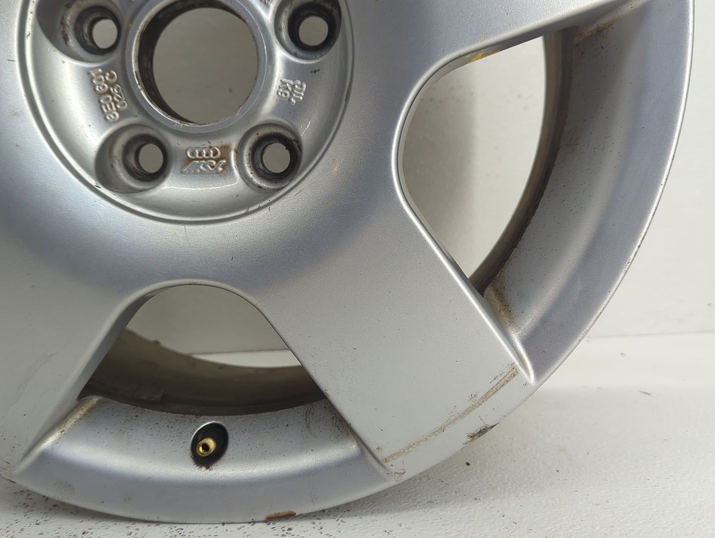 2002-2005 Audi A4 Oem Wheel Rim Silver - Oemusedautoparts1.com