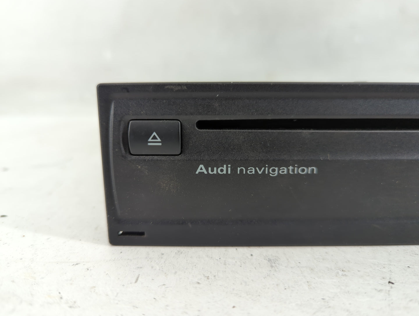 2005 Audi A6 Radio AM FM Cd Player Receiver Replacement P/N:4E0 919 887 M Fits OEM Used Auto Parts - Oemusedautoparts1.com