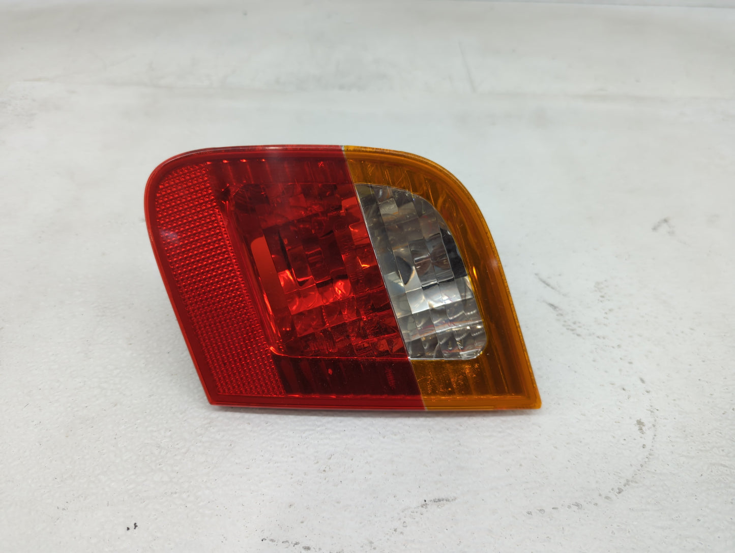 2002-2005 Bmw 325i Tail Light Assembly Passenger Right OEM P/N:6 907 938 Fits Fits 2002 2003 2004 2005 OEM Used Auto Parts -