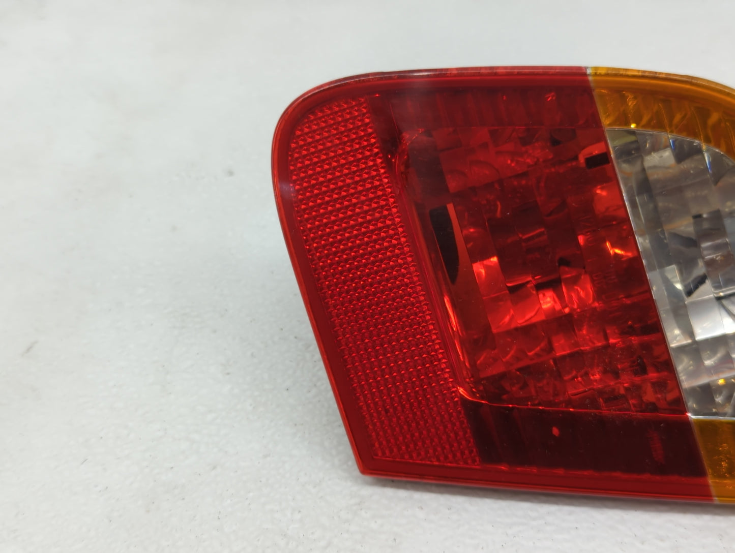 2002-2005 Bmw 325i Tail Light Assembly Passenger Right OEM P/N:6 907 938 Fits Fits 2002 2003 2004 2005 OEM Used Auto Parts -