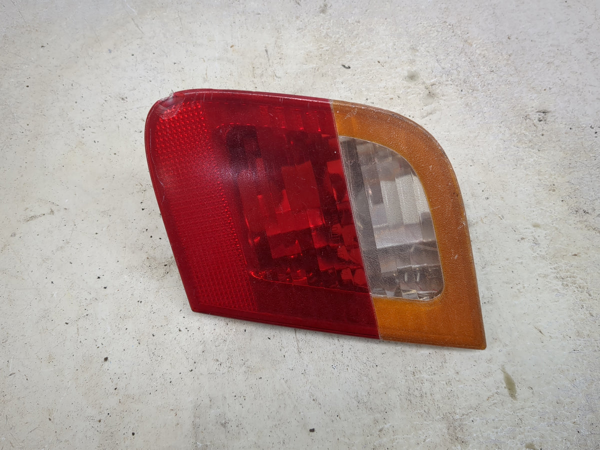 2002-2005 Bmw 325i Passenger Right Side Deck Lid Mounted Tail Light - Oemusedautoparts1.com