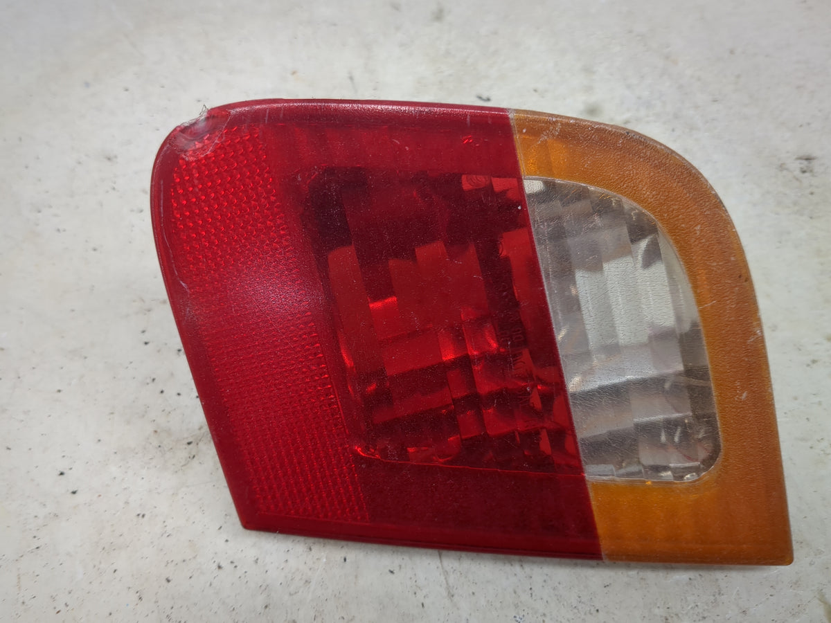 2002-2005 Bmw 325i Passenger Right Side Deck Lid Mounted Tail Light - Oemusedautoparts1.com