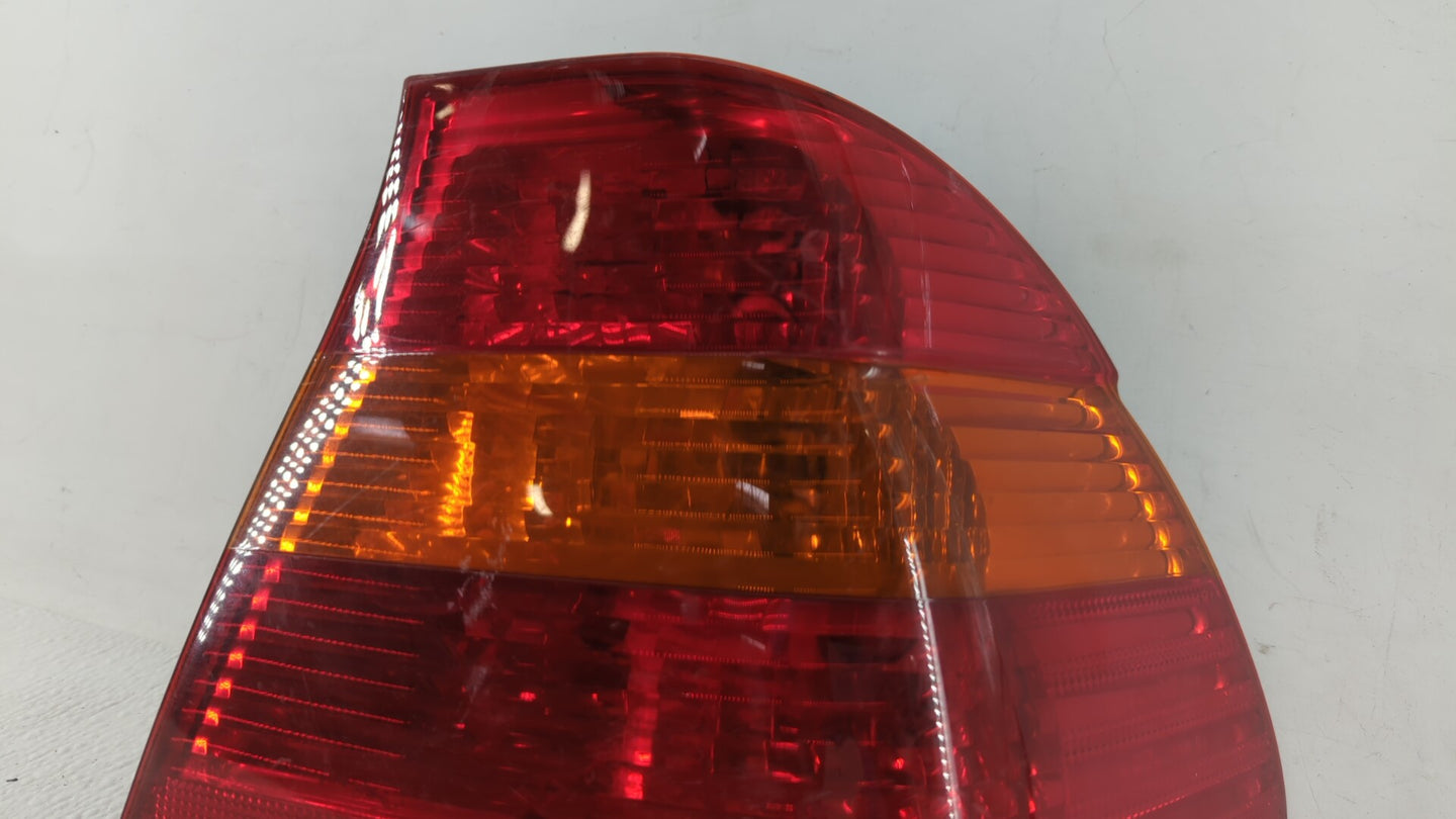 2002-2005 Bmw 325i Tail Light Assembly Passenger Right OEM P/N:6 907 934 6 946 534 Fits Fits 2002 2003 2004 2005 OEM Used Au
