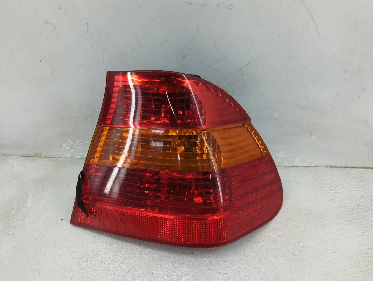2005 Bmw 325xi Tail Light Assembly Passenger Right OEM P/N:388012 6 946 534-01 Fits Fits 2004 2006 OEM Used Auto Parts - Oem