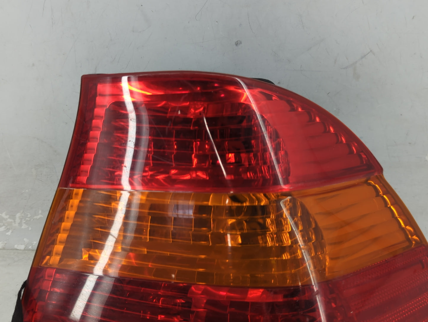 2005 Bmw 325xi Tail Light Assembly Passenger Right OEM P/N:388012 6 946 534-01 Fits Fits 2004 2006 OEM Used Auto Parts - Oem