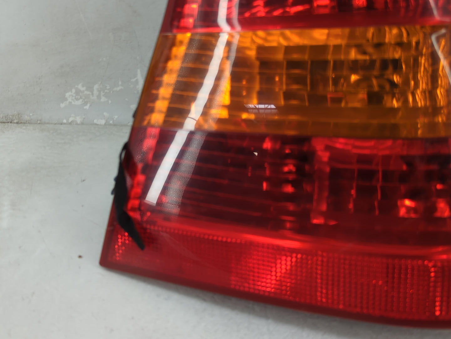 2005 Bmw 325xi Tail Light Assembly Passenger Right OEM P/N:388012 6 946 534-01 Fits Fits 2004 2006 OEM Used Auto Parts - Oem