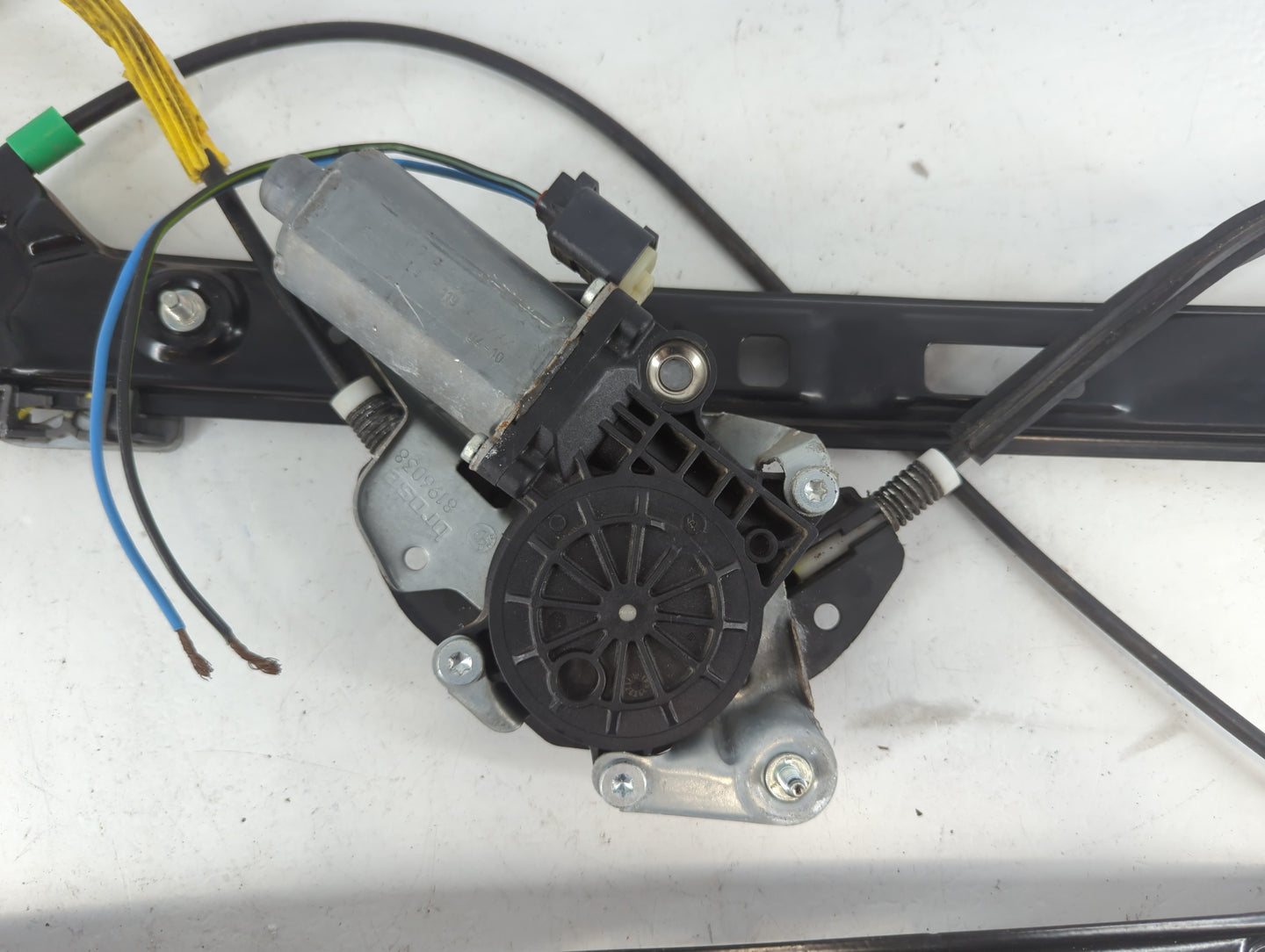 2001-2005 Bmw 330i Window Regulator Passenger Front - Oemusedautoparts1.com