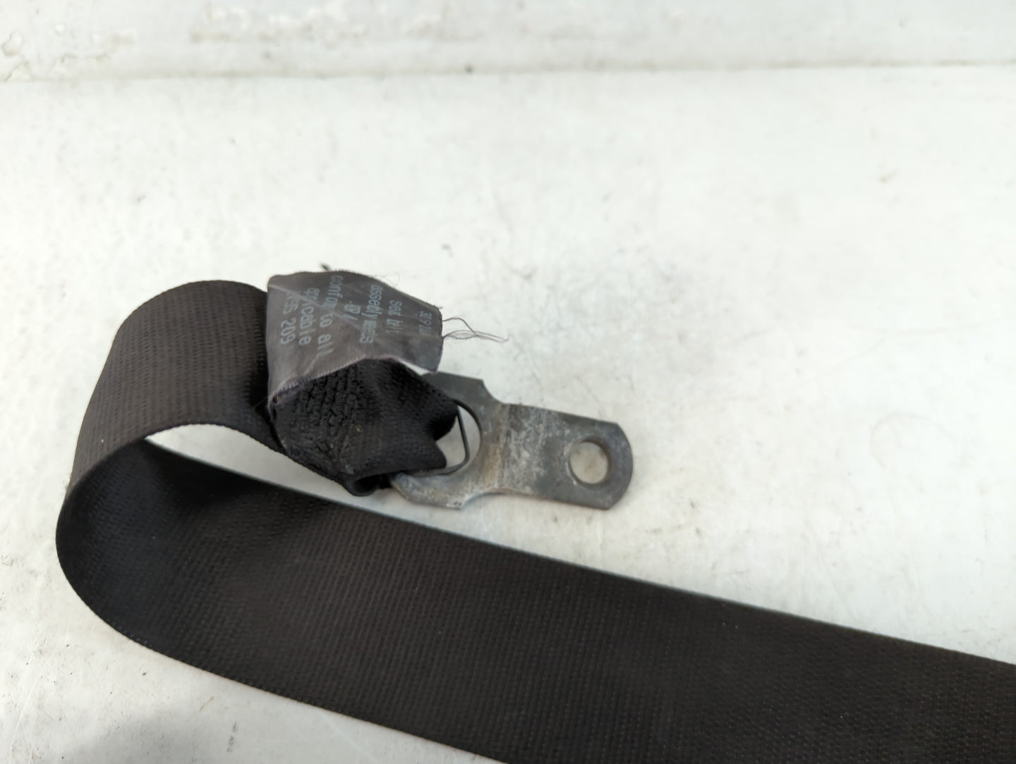 2001-2006 Bmw 330i Driver Seatbelt Buckle - Oemusedautoparts1.com