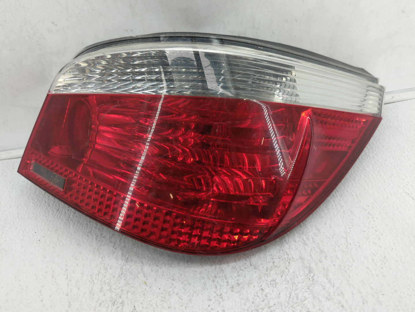 2004-2005 Bmw 545i Tail Light Assembly Passenger Right OEM P/N:158 238 03 7 165 740, 6 923 306 Fits Fits 2004 2005 2006 2007