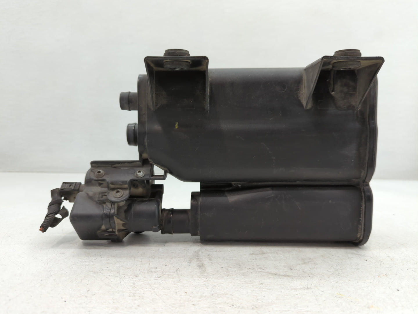 2005 Bmw 645ci Fuel Vapor Charcoal Canister - Oemusedautoparts1.com