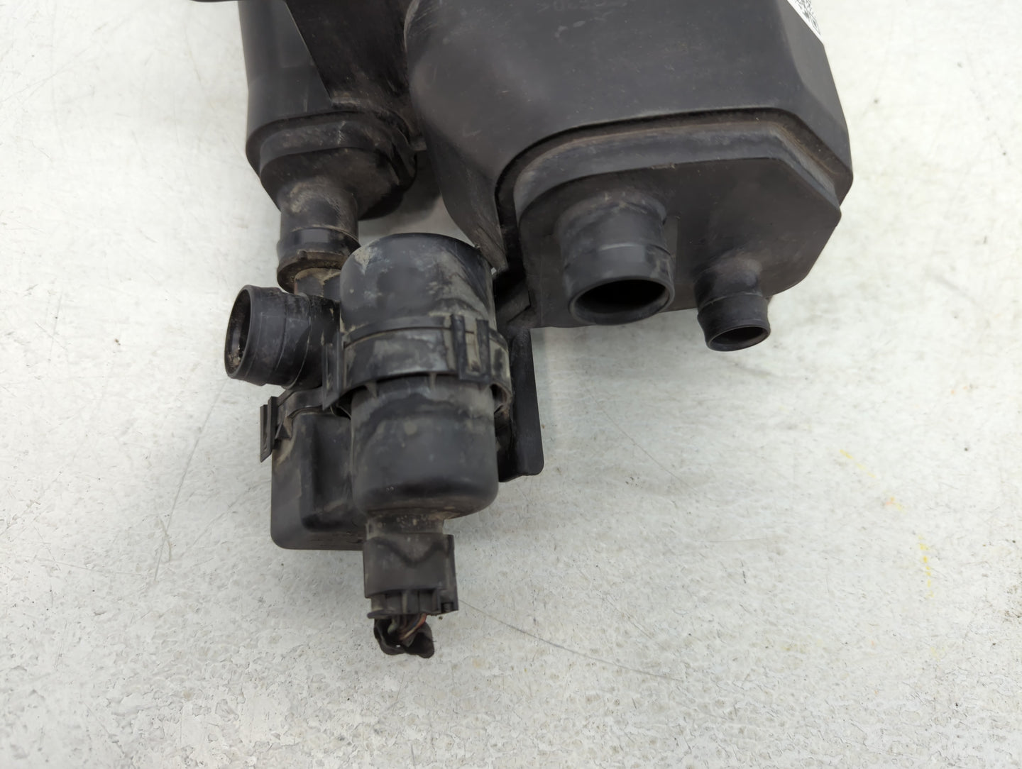 2005 Bmw 645ci Fuel Vapor Charcoal Canister - Oemusedautoparts1.com