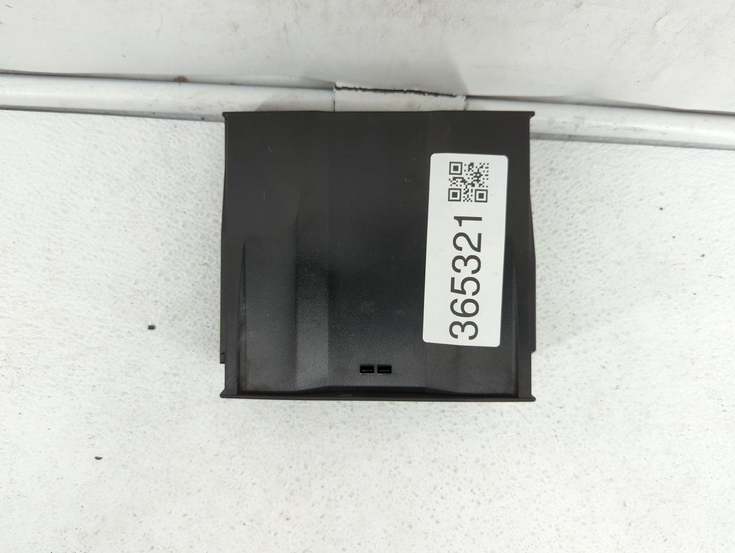 2005 Bmw 745i CENTER CONSOLE CD STORAGE Black - Oemusedautoparts1.com