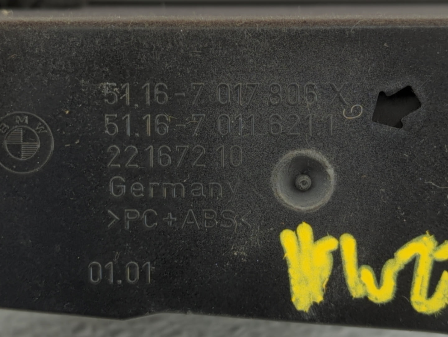 2005 Bmw 745i CENTER CONSOLE CD STORAGE Black - Oemusedautoparts1.com