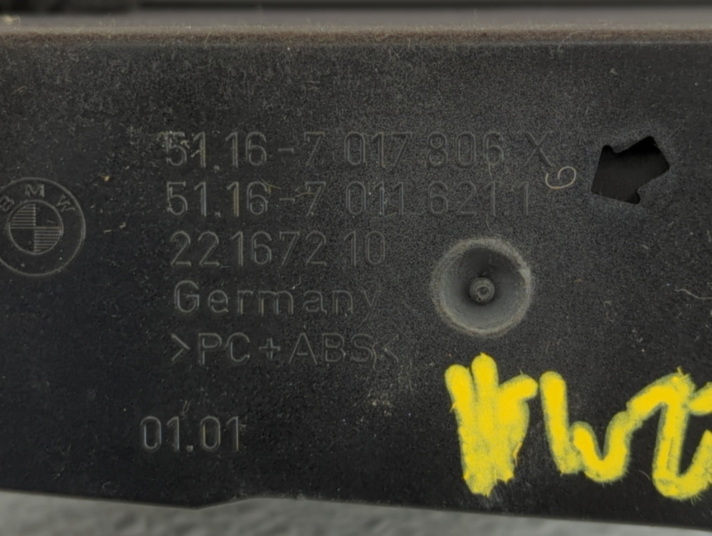 2005 Bmw 745i CENTER CONSOLE CD STORAGE Black - Oemusedautoparts1.com