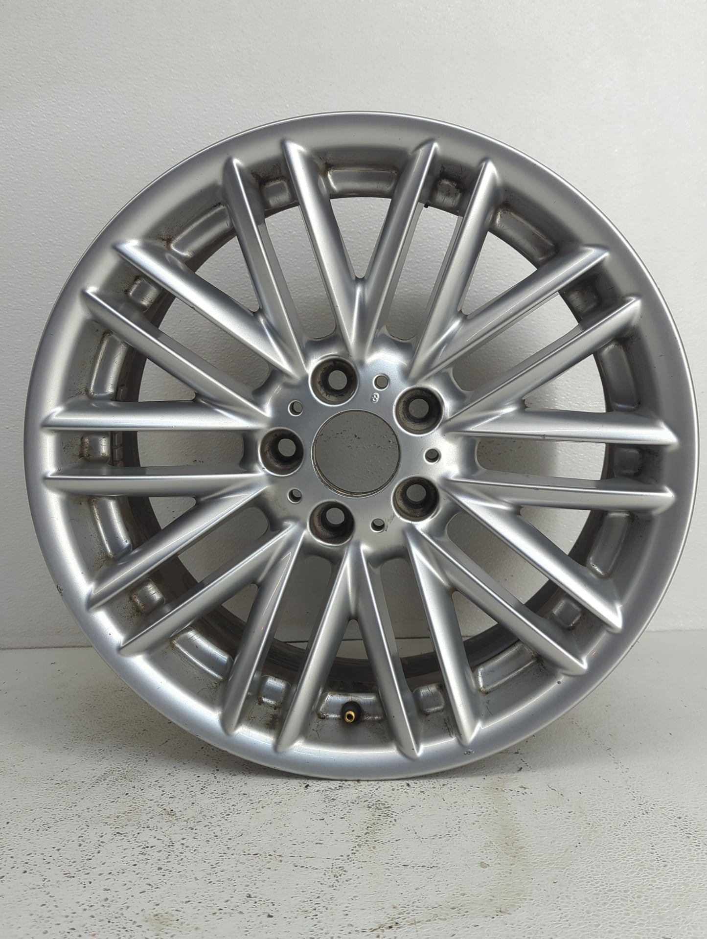 2002-2005 Bmw 745i Oem Wheel Rim 878507 - Oemusedautoparts1.com