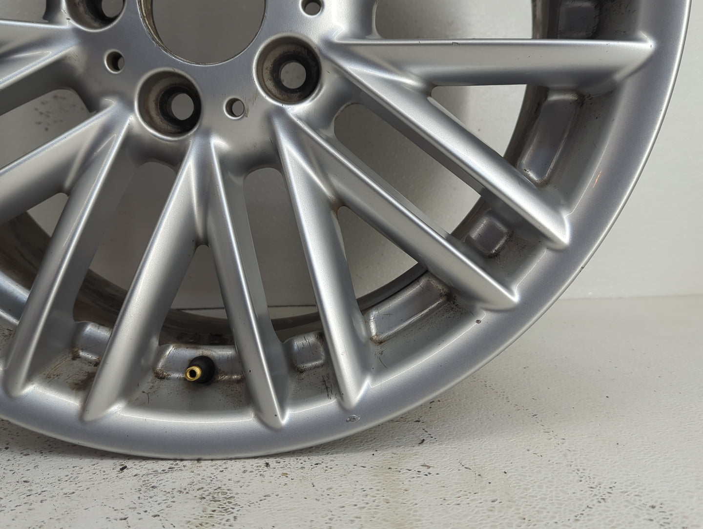 2002-2005 Bmw 745i Oem Wheel Rim 878507 - Oemusedautoparts1.com