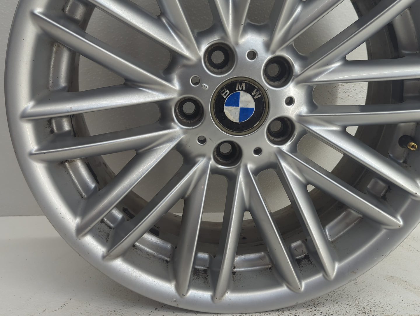 2002-2005 Bmw 745i Oem Wheel Rim 878514 - Oemusedautoparts1.com