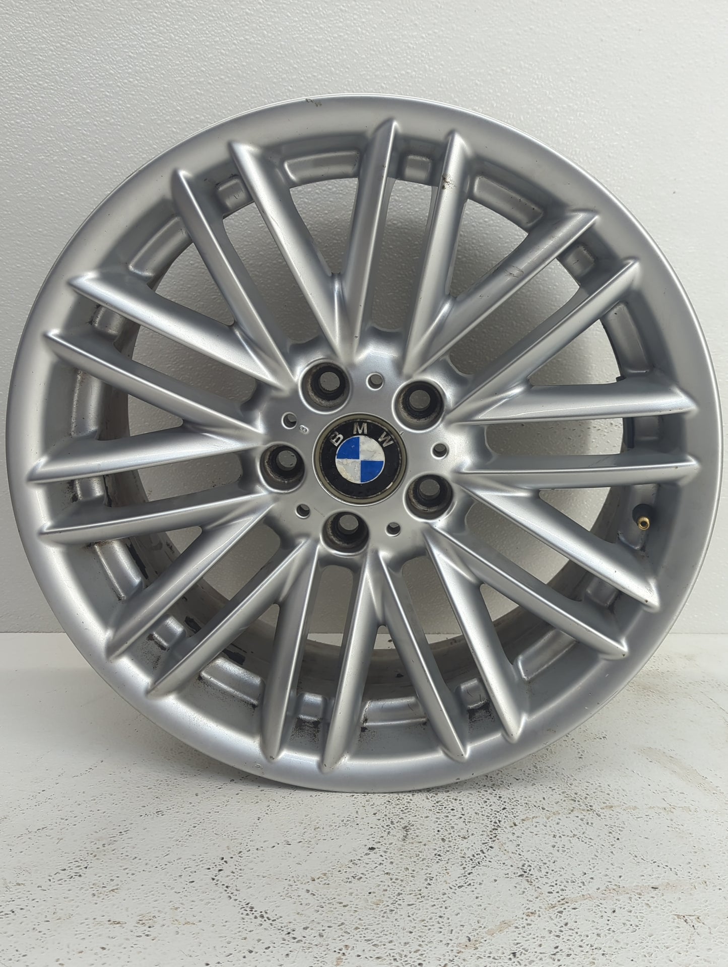 2002-2005 Bmw 745i Oem Wheel Rim 878514 - Oemusedautoparts1.com