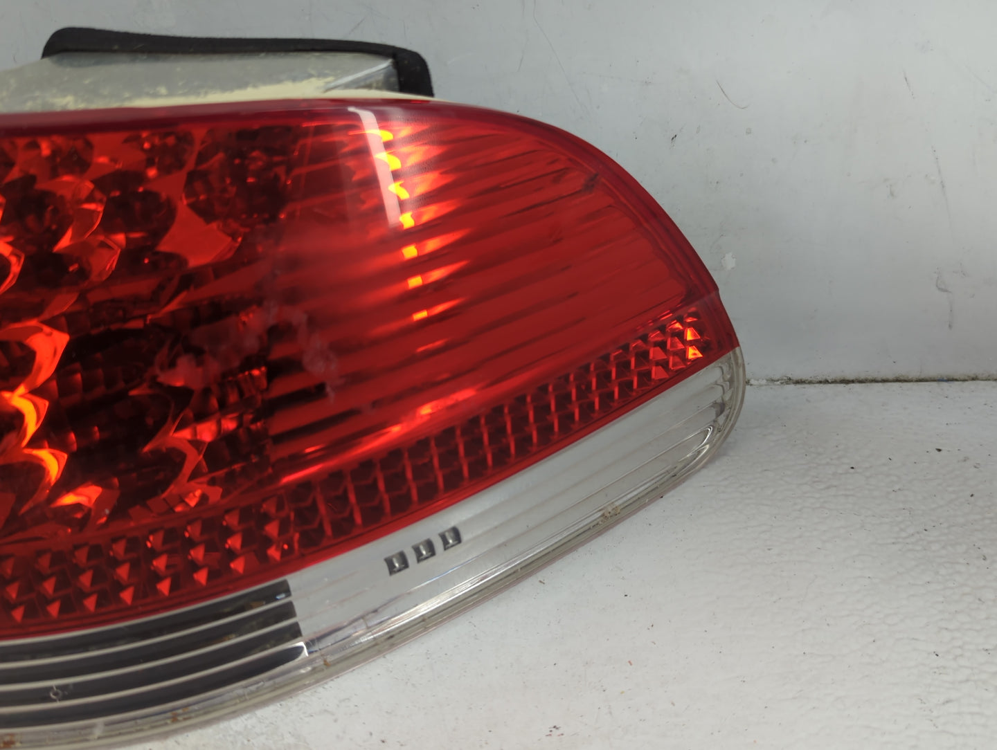 2002-2005 Bmw 745i Tail Light Assembly Passenger Right OEM Fits Fits 2002 2003 2004 2005 OEM Used Auto Parts - Oemusedautopa