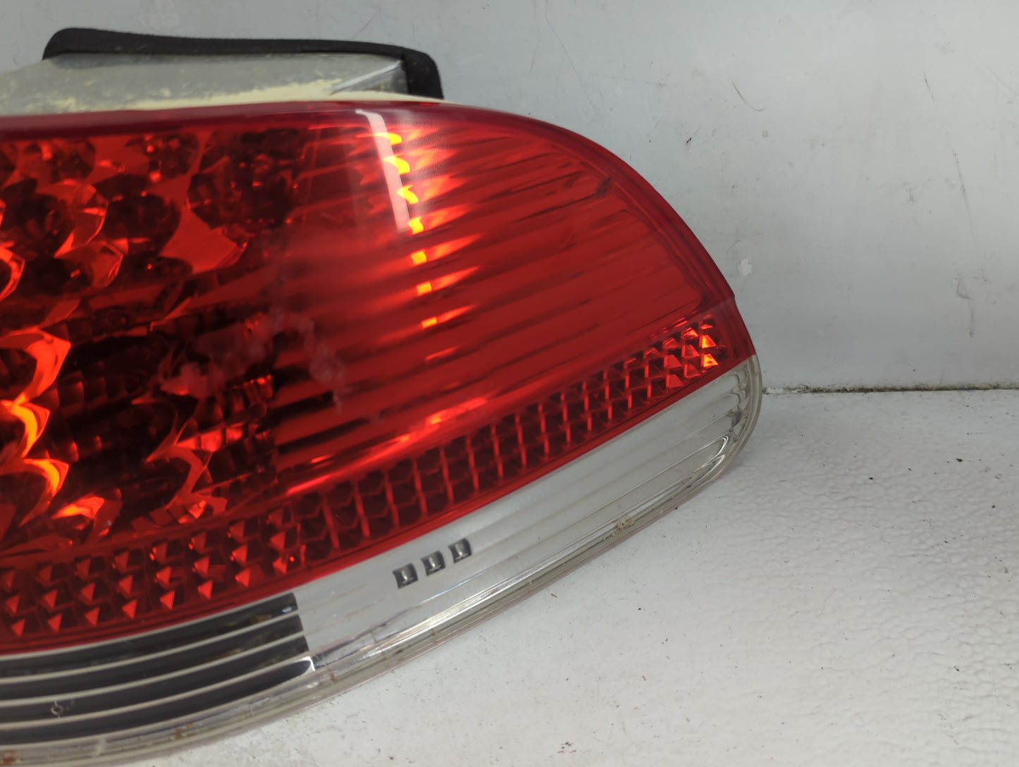 2002-2005 Bmw 745i Tail Light Assembly Passenger Right OEM Fits Fits 2002 2003 2004 2005 OEM Used Auto Parts - Oemusedautopa