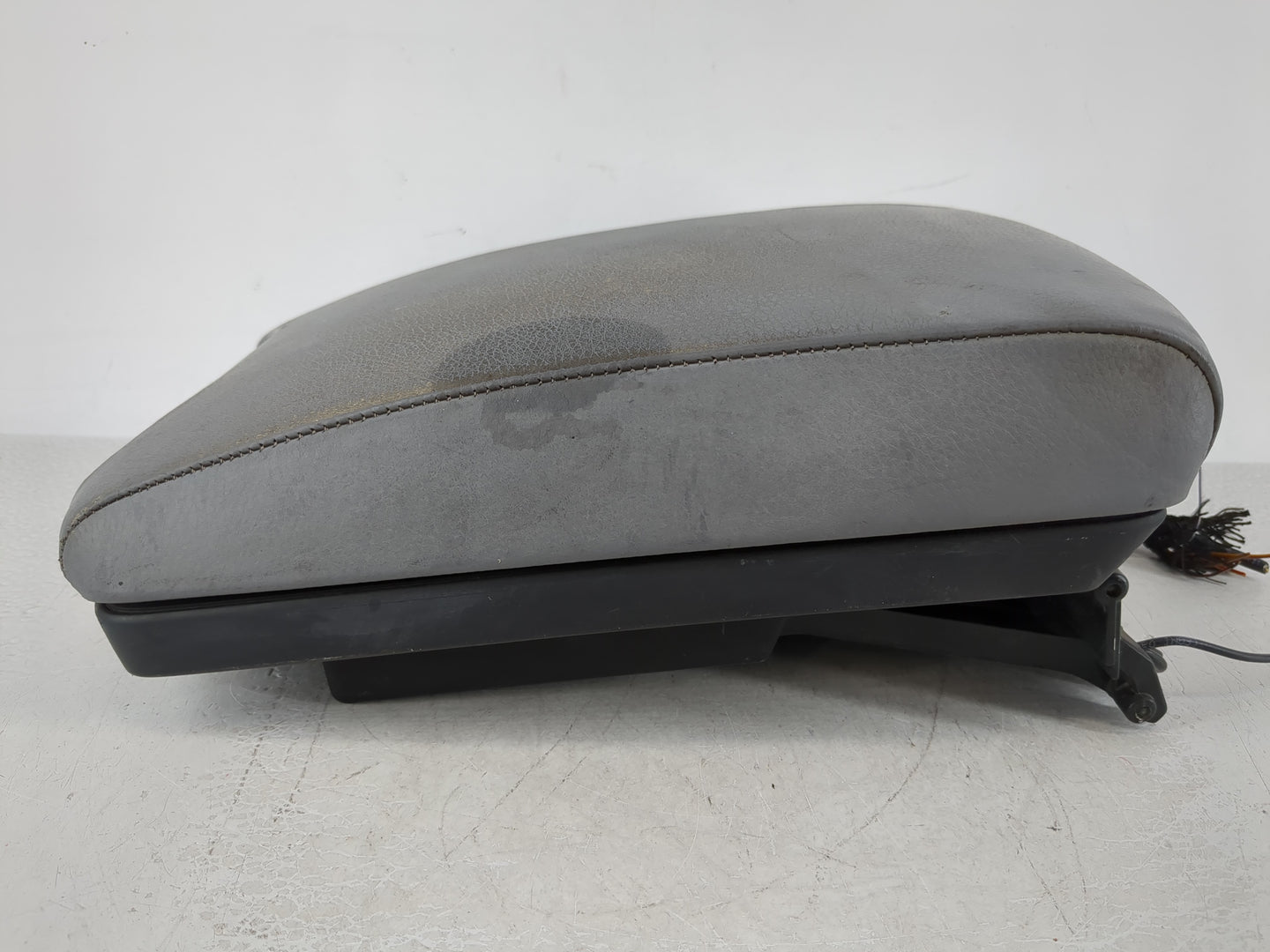 2005 Bmw X5 Center Console Armrest Cover Lid Fits OEM Used Auto Parts - Oemusedautoparts1.com