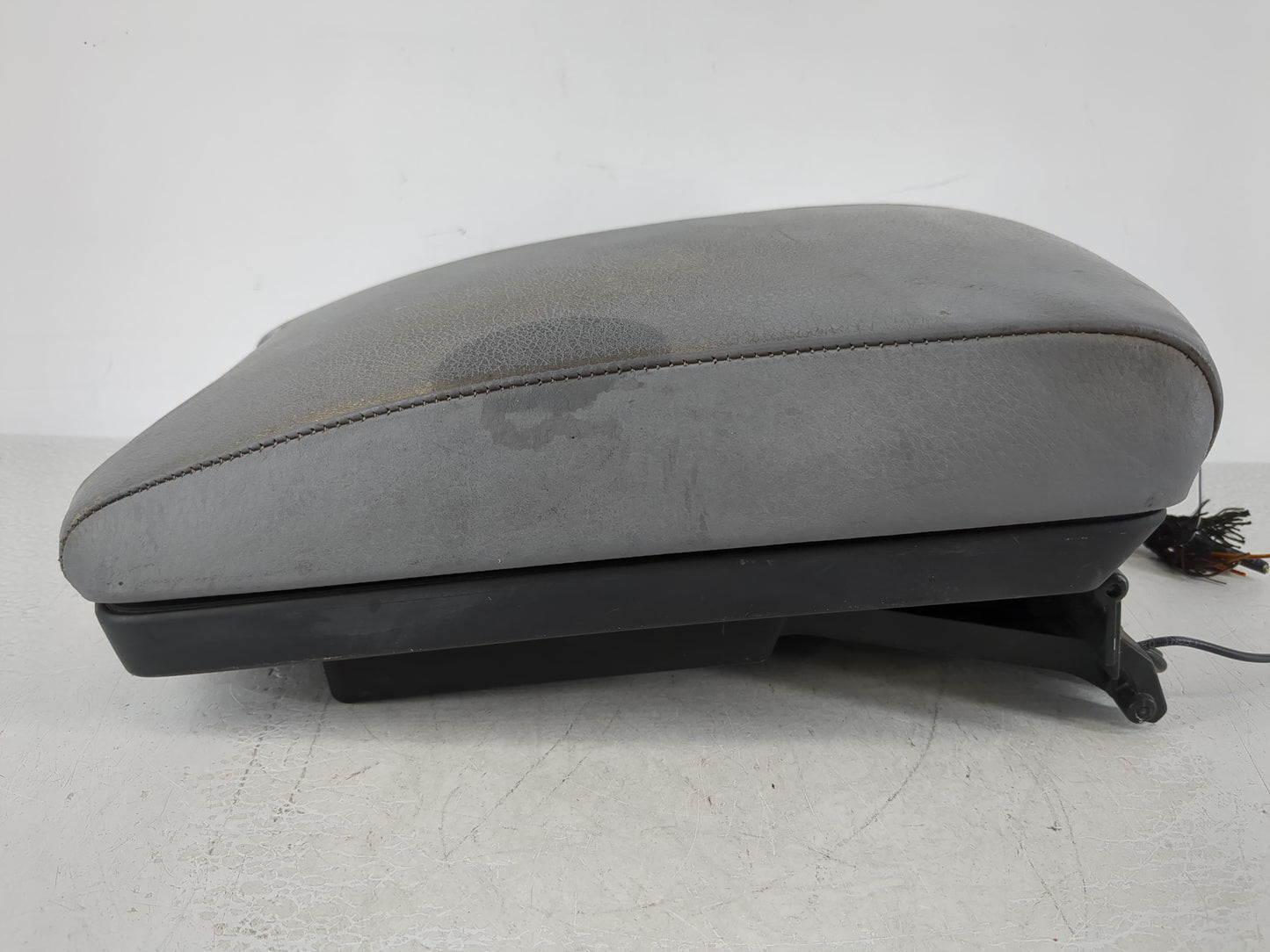 2005 Bmw X5 Center Console Armrest Cover Lid Fits OEM Used Auto Parts - Oemusedautoparts1.com