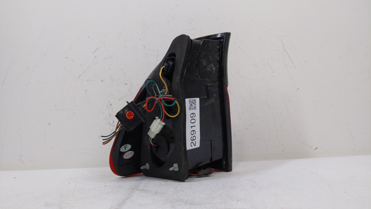 2004-2006 Bmw X5 Tail Light Assembly Passenger Right OEM P/N:6916904 Fits Fits 2004 2005 2006 OEM Used Auto Parts - Oemuseda