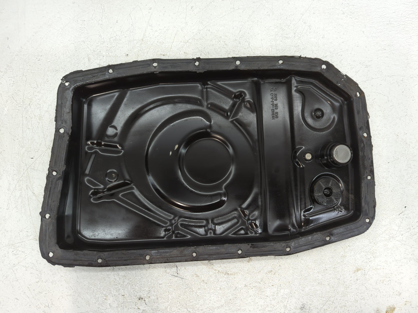 2004-2006 Bmw X5 Engine Oil Pan P/N:ZF 1068 808 020 Fits Fits 2004 2005 2006 OEM Used Auto Parts - Oemusedautoparts1.com