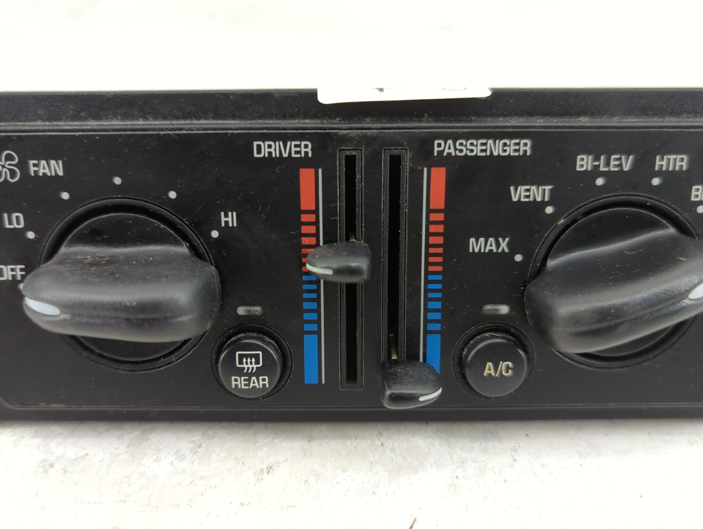 2000-2005 Buick Century Climate Control Module Temperature AC/Heater Replacement P/N:10447470 Fits OEM Used Auto Parts - Oem